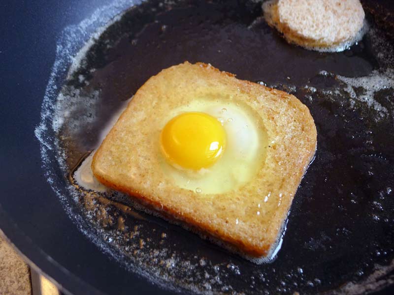 Egg-in-Basket-Ei-eingefuellt