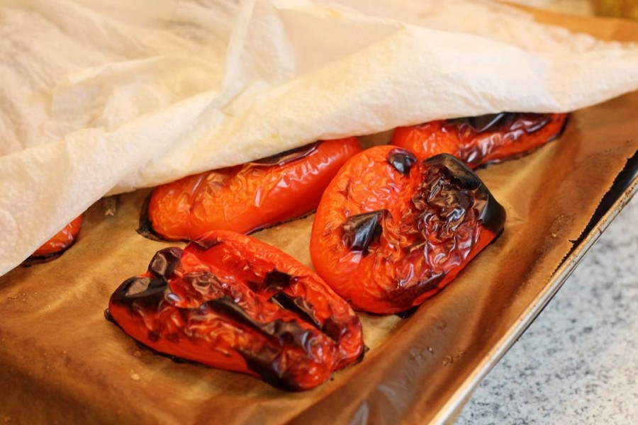 Salat aus gegrillten Auberginen und Paprika