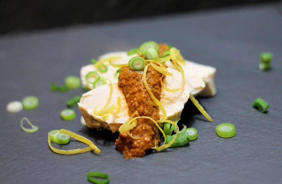 Gedämpftes Sake-Huhn mit Sesamsoße