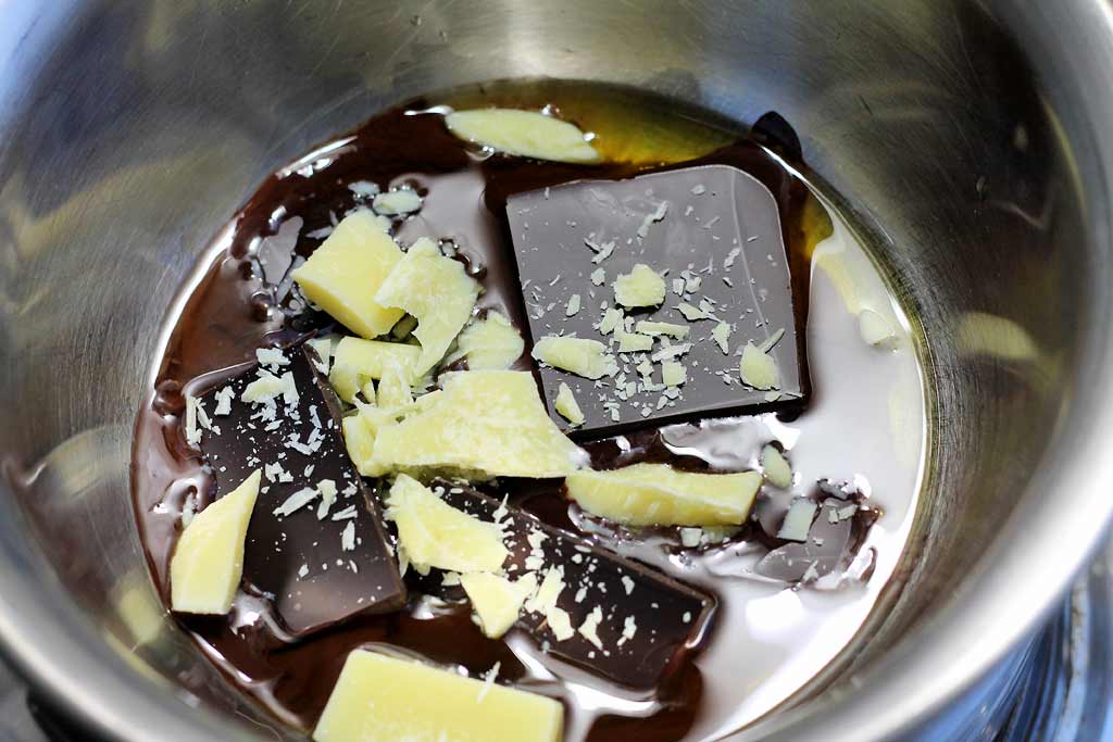 Erdnusspralinen-ohne-Zucker-Kakaobutter-und-Schokolade