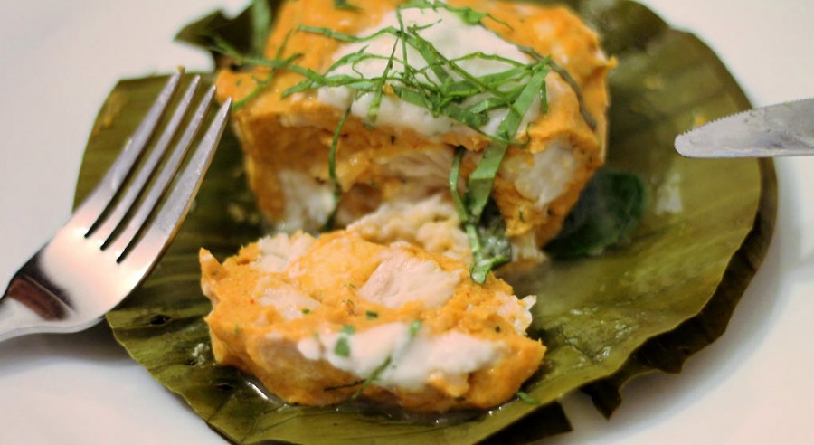 Hor Mok – gedämpfter Fisch in rotem Curry